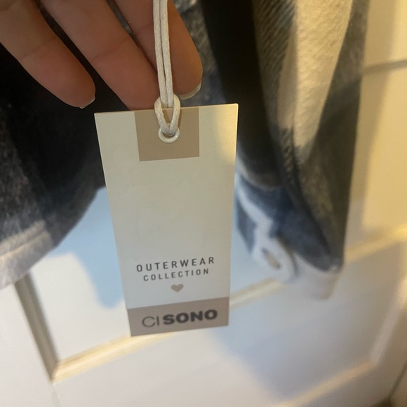 NWT- Womens Cropped Shacket Size L - Picture 2 of 4